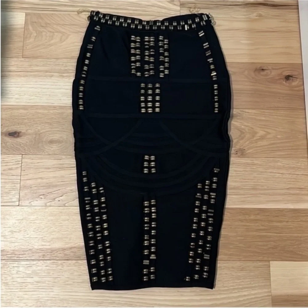 Chic Black Embellished Pencil Skirt